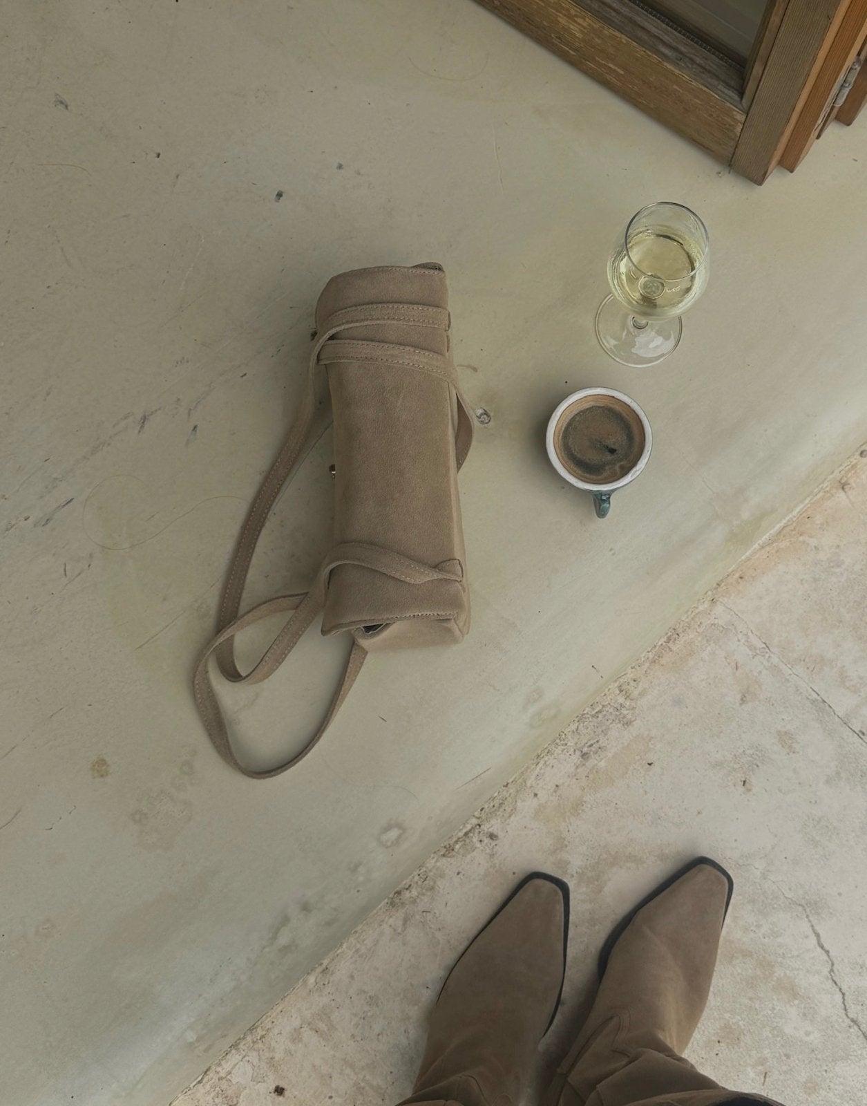 Bolso de mano de ante con correa