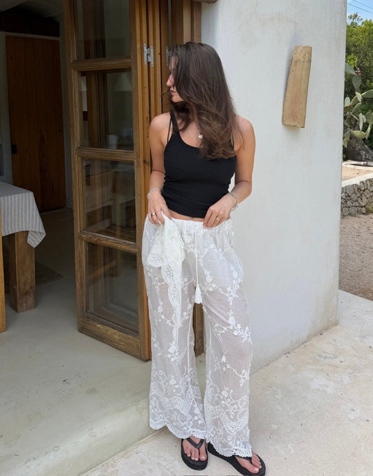 Pantalones con detalles de encaje – Corte acampanado, encaje en toda la pierna