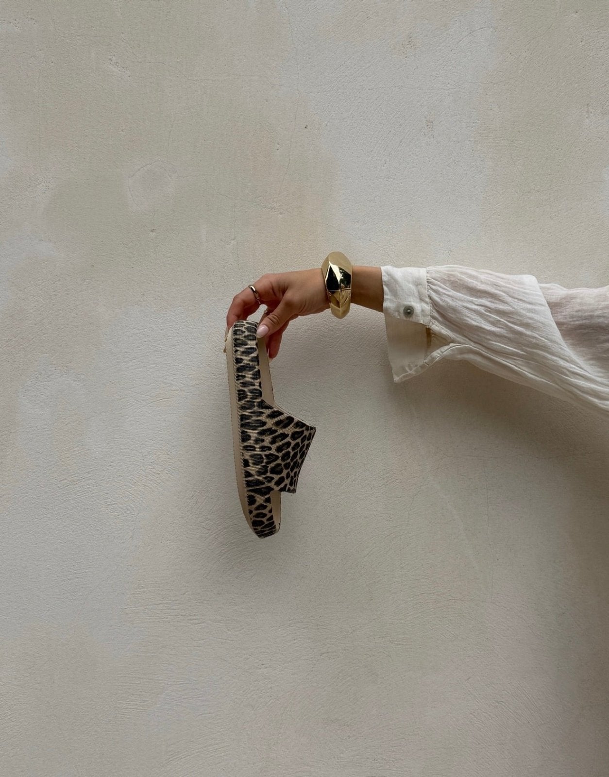 Chanclas Leo – Estampado animal, goma, dos colores