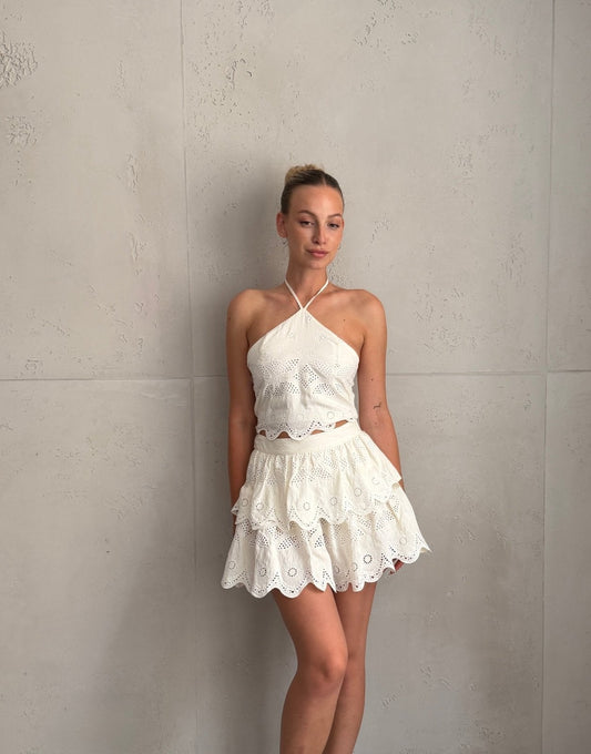 Top con cuello halter y diseño calado en blanco roto