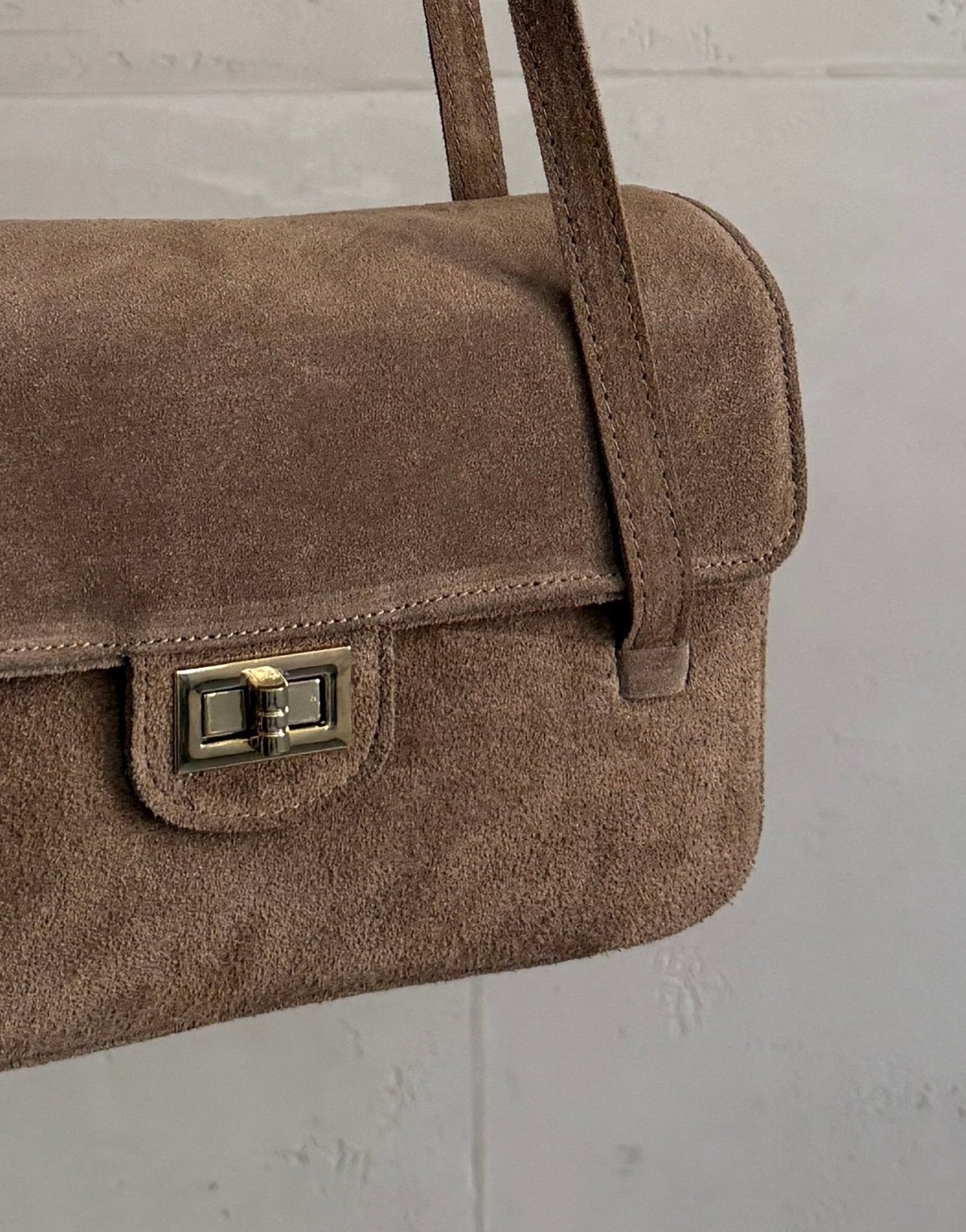 Bolso de mano de ante con correa